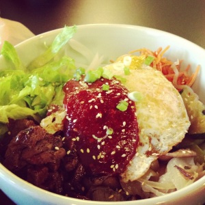 ... bed of steamed rice. It is topped with lettuce, a fried egg and chili